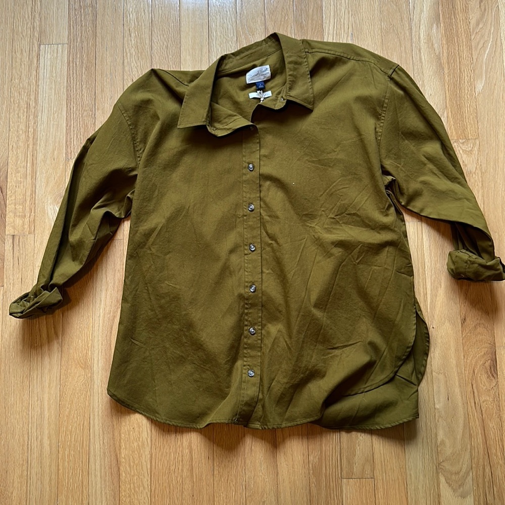 Universal Threads button up shirt